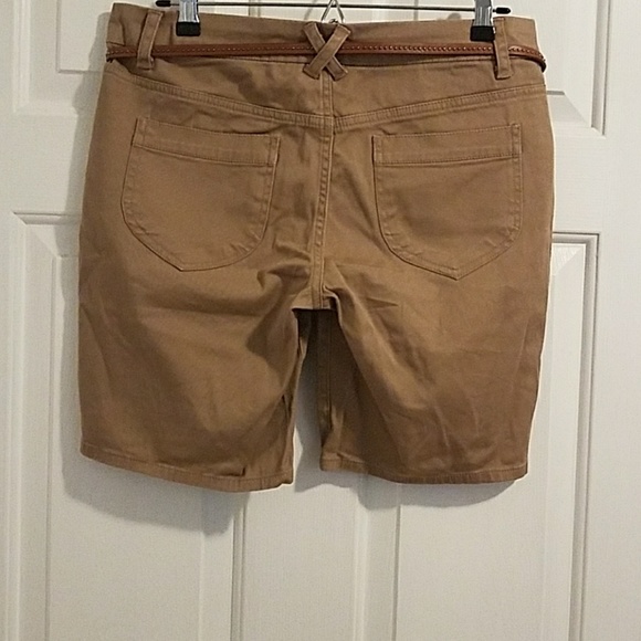 NWT khaki Bermuda shorts - Picture 4 of 4